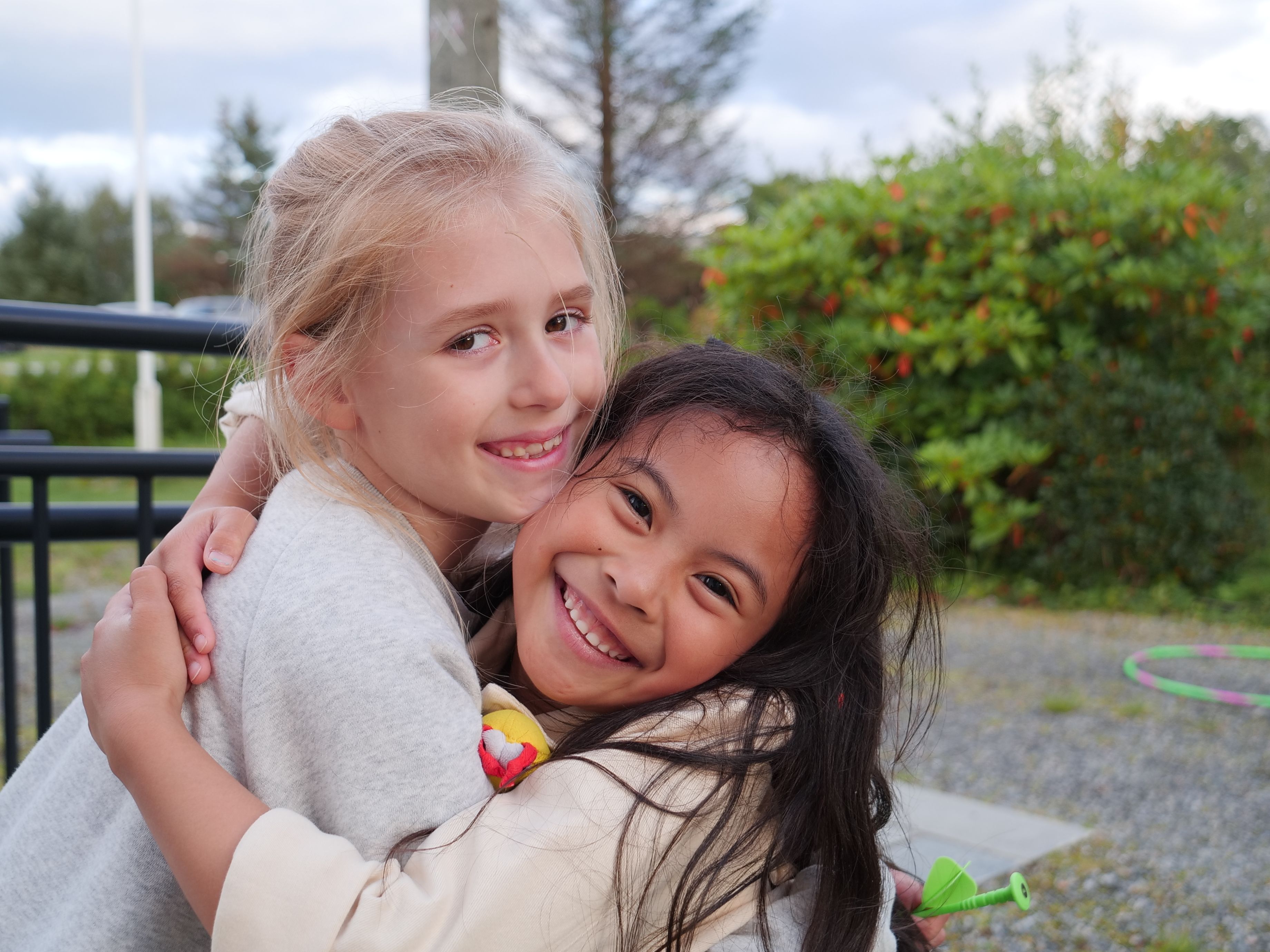 Emilie og Liv koser seg i pausen / Bilde: Sunniva Bondevik
