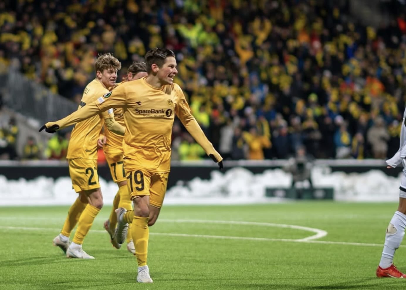 BODØ: Sondre Brunstad Fet tar sats mot Internazionale. Foto: UEFA